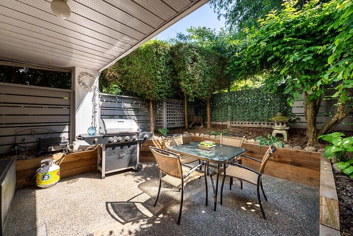 Property Photo:  735 W 15th Avenue 105  BC V5Z 1R6 
