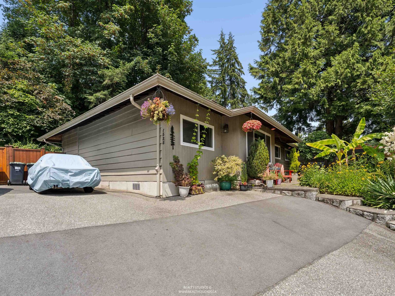 Property Photo: 1525 Avonlynn Crescent BC V7J 2V2