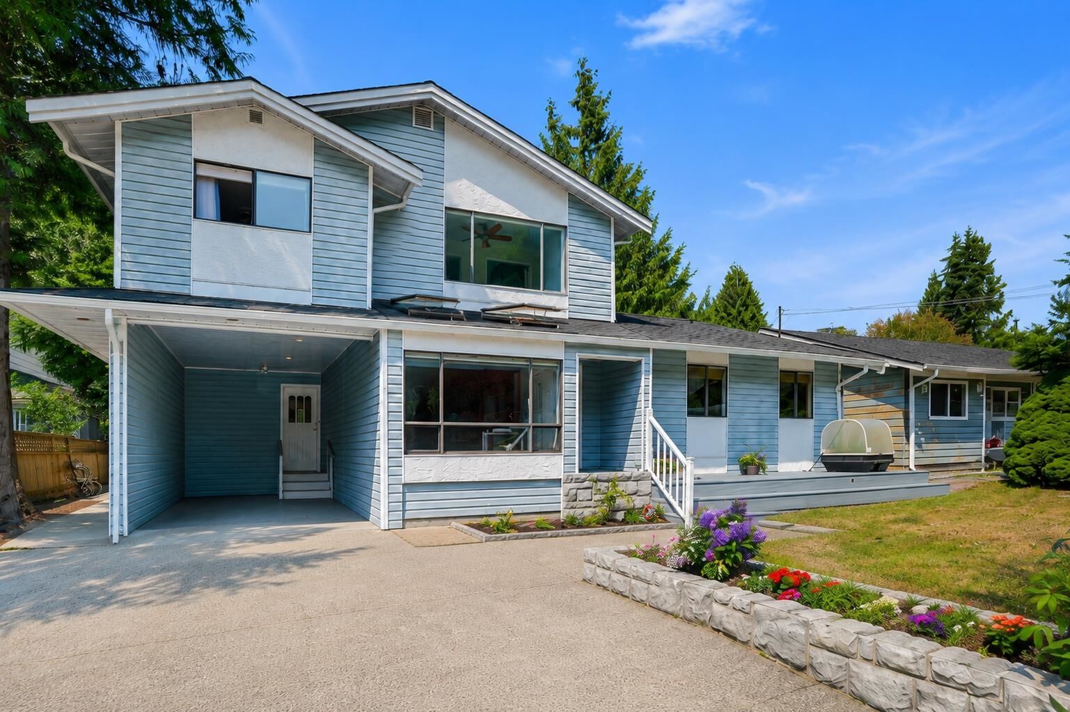 Property Photo: 38089 Guilford Drive BC V8B 0X5