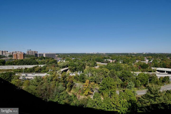 Property Photo: 2500 N Van Dorn Street 1211 VA 22302