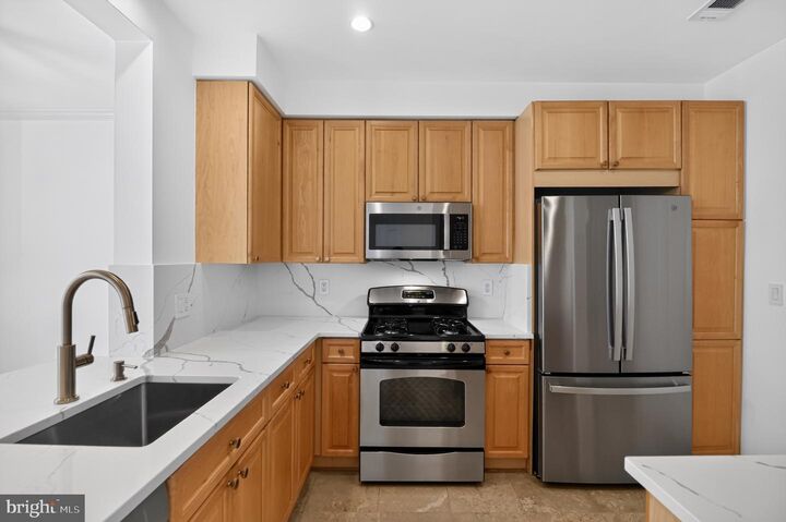 Property Photo: 1855 Stratford Park Place 314 VA 20190