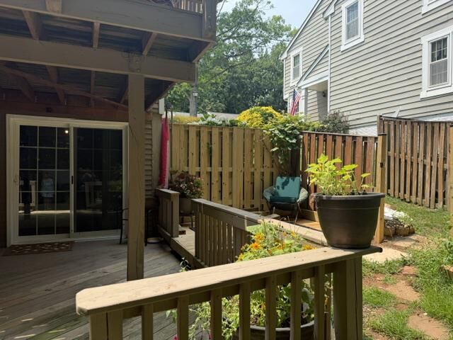 Property Photo: 15255 Streamside Court VA 22025