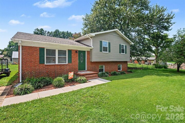 Property Photo:  1130 Julius Drive  NC 28147 