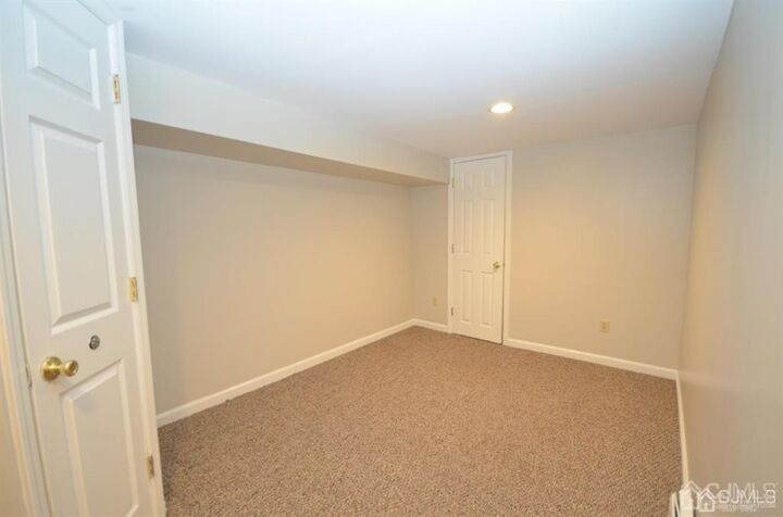 Property Photo: 405 N Washington Avenue 6 NJ 08812