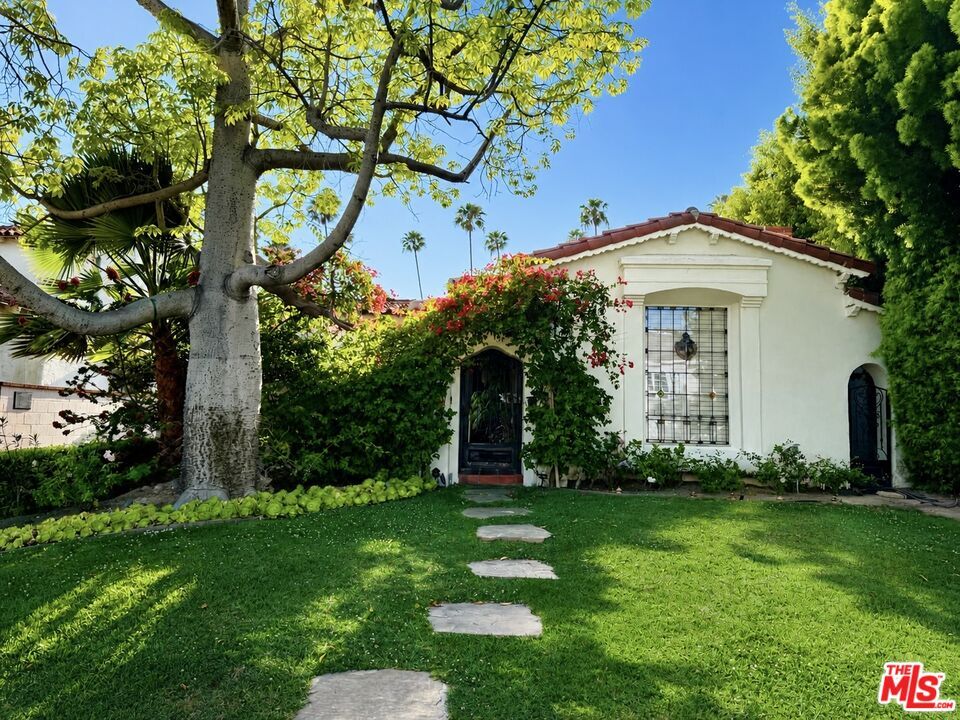 Property Photo:  315 N Wetherly Dr  CA 90211 