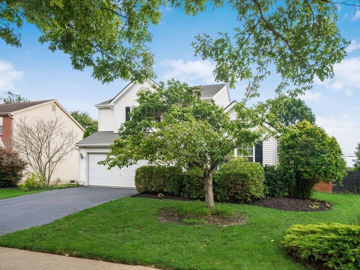 Property Photo:  1360 Great Hunter Drive  OH 43123 