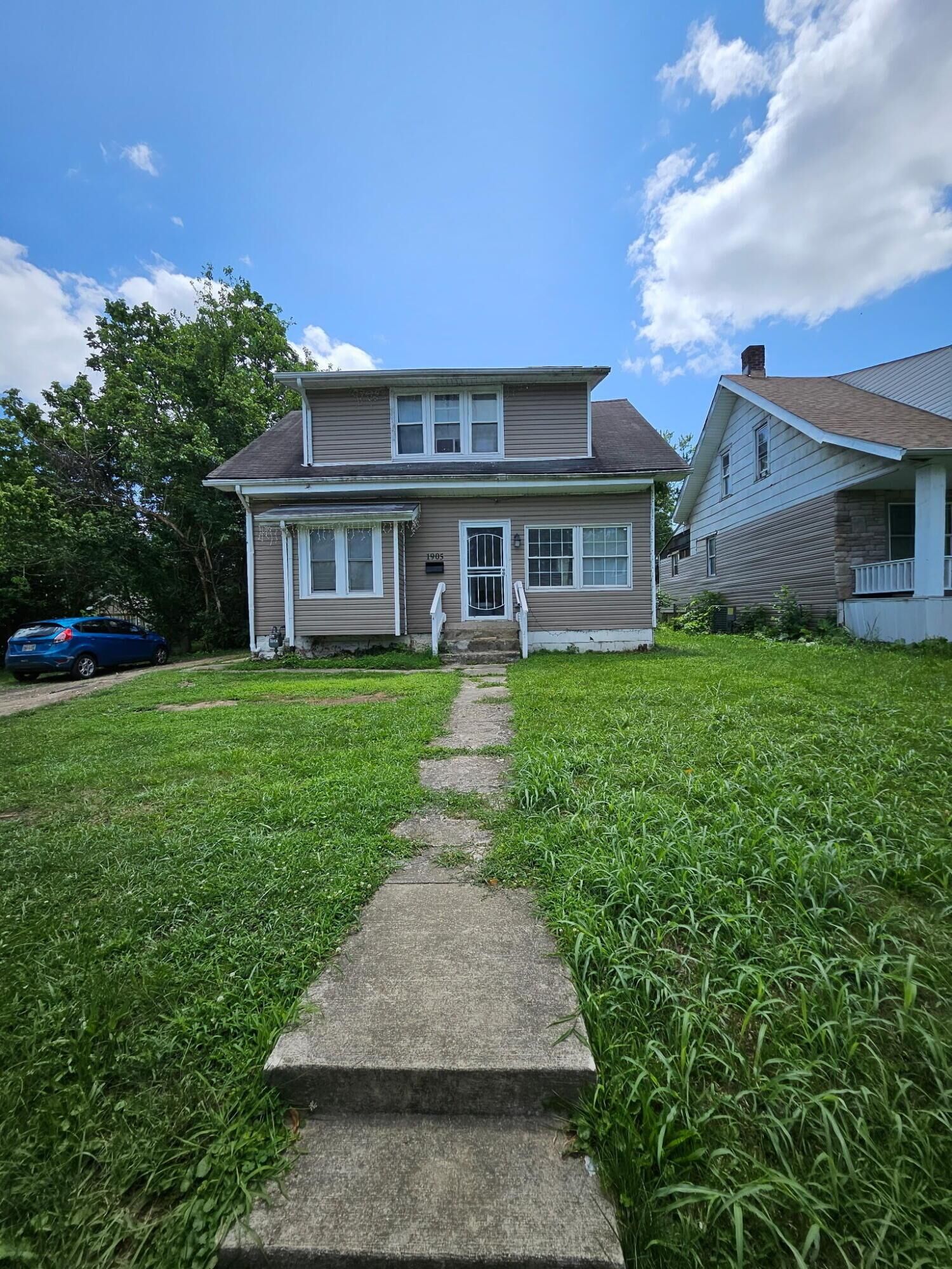 Property Photo: 1905 Minnesota Avenue OH 43211