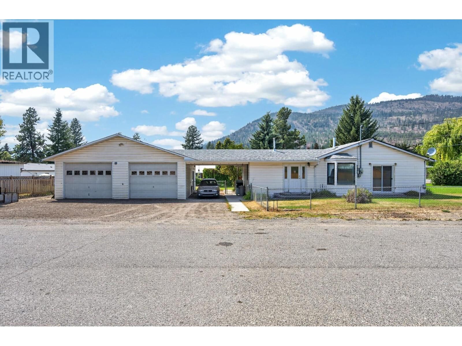 Property Photo: 448 Woodward Avenue BC V0K 1Y0