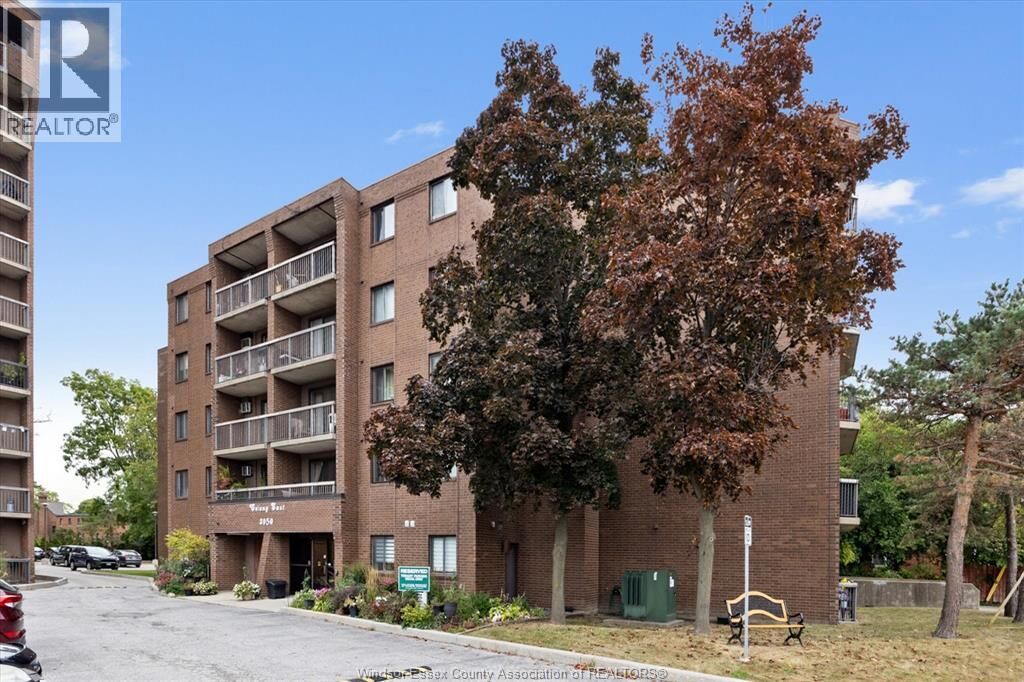 Property Photo: 3950 Wyandotte Street East 306 ON N8Y 1G5