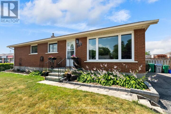 382 Huron Road — photo 1