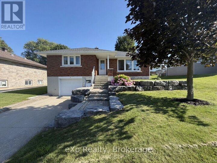 13 Browns Avenue — photo 1