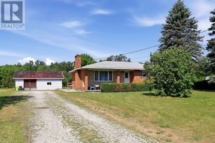 305 Moss Rd — photo 1