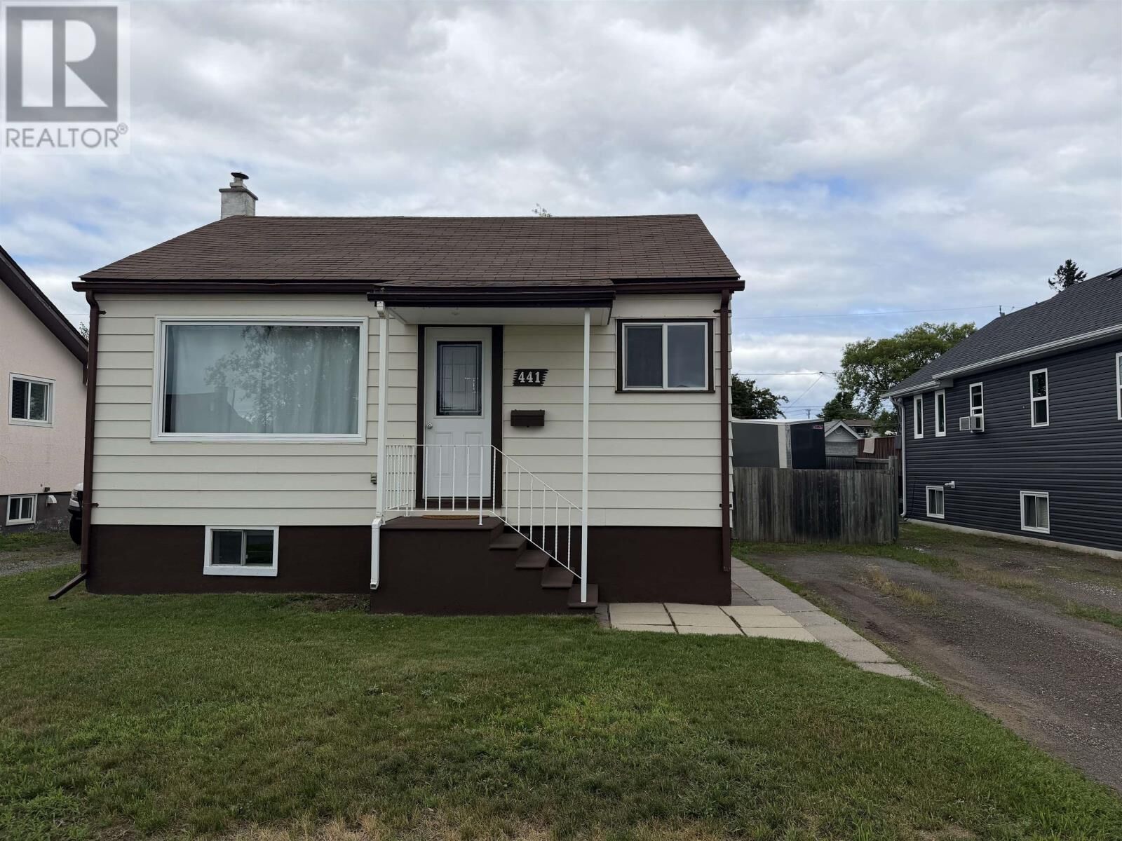 Property Photo: 441 Christina St E ON P7E 4P3