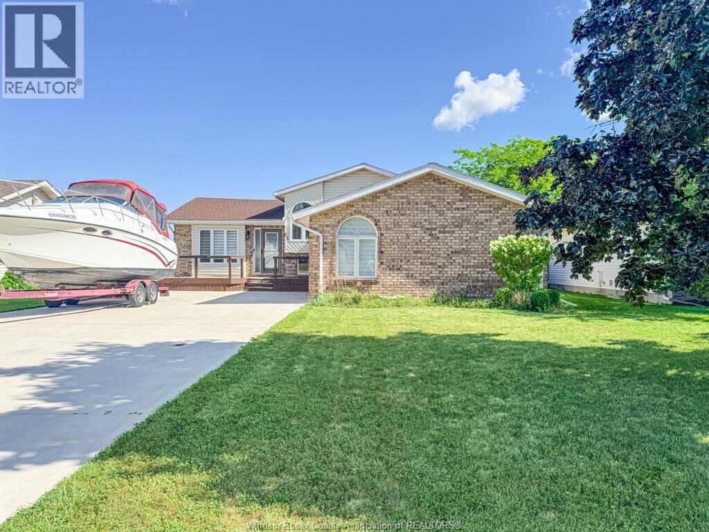 Property Photo: 62 Townsview St ON N8M 3E3