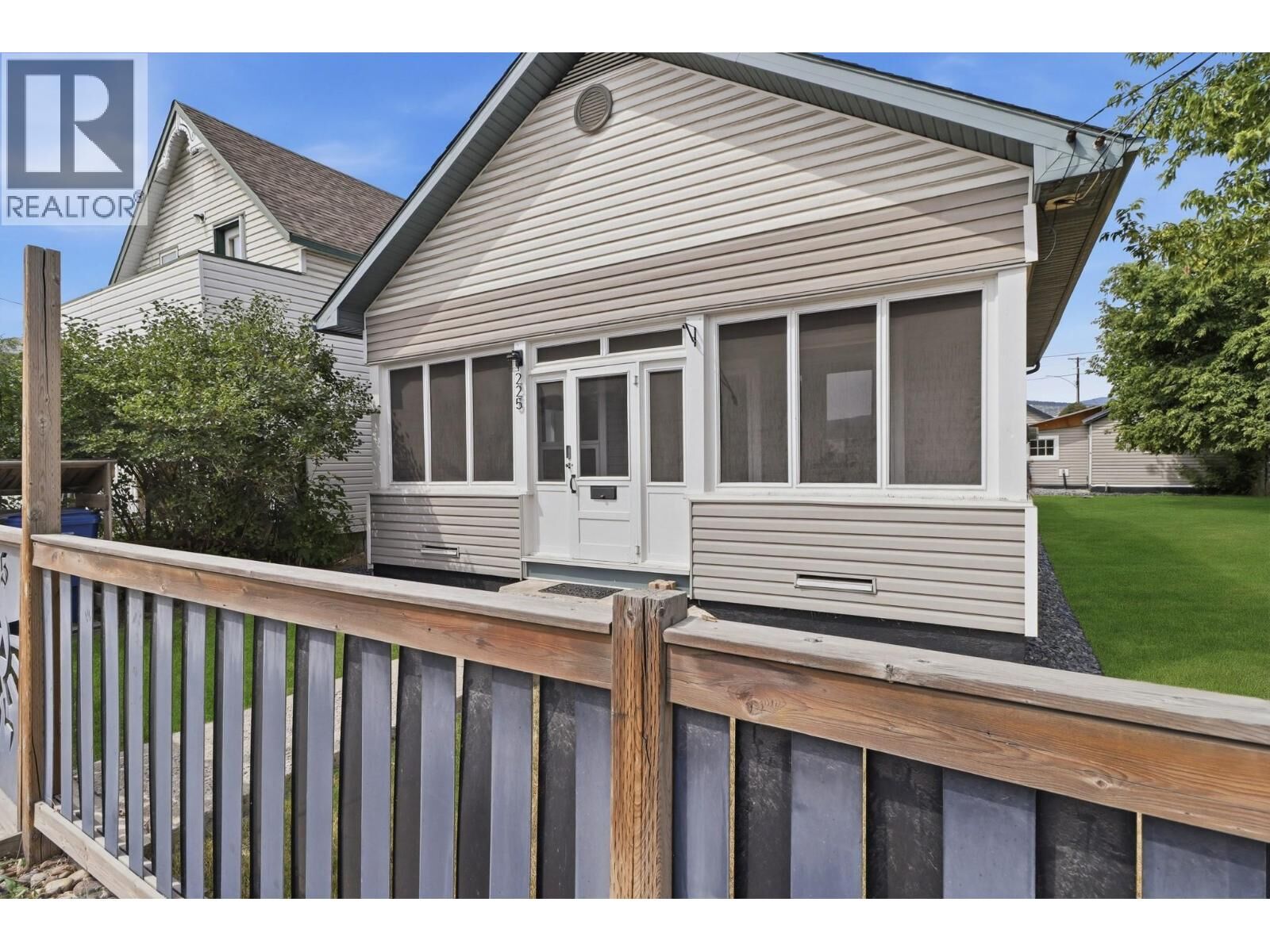 Property Photo: 225 14 Avenue North BC V1C 3W3