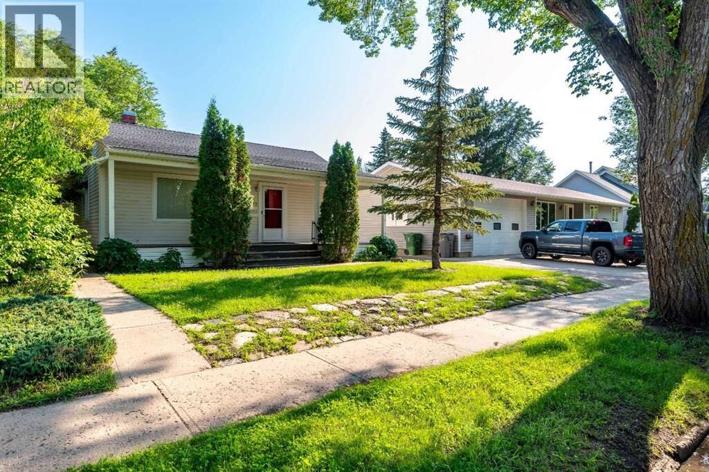 Property Photo:  5213 48 Street  AB T9V 0J2 