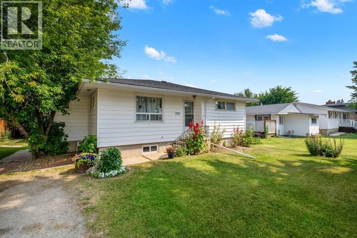 Property Photo:  1522 20 Avenue  AB T0M 0W0 