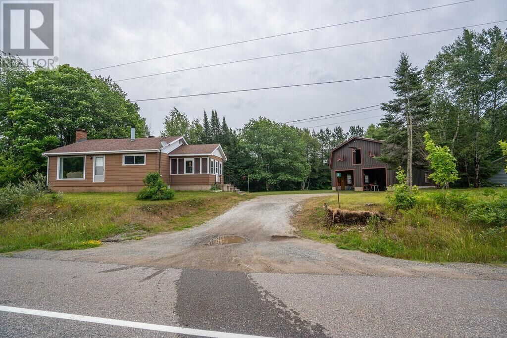 Photo de la propriété: 281 Highway 556 ON P6A 5K7