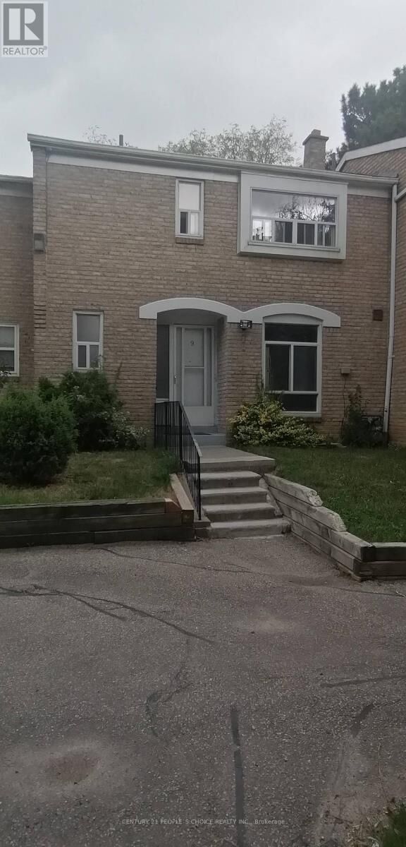 Property Photo:  17 Gosford Boulevard 9  ON M3N 2G7 