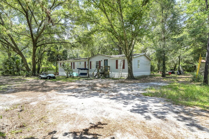Property Photo: 41 Frog Hill Road FL 32439