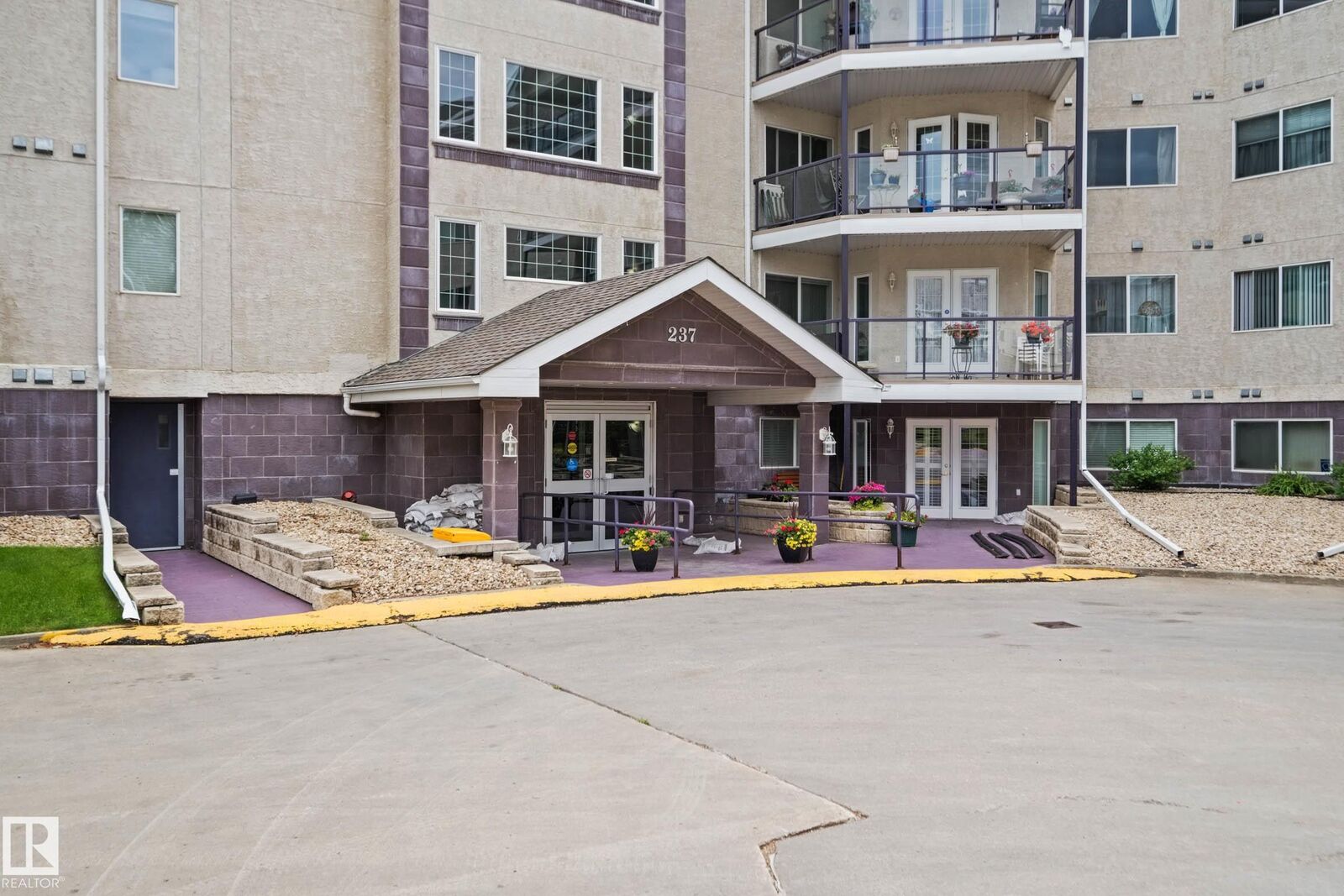 Property Photo:  237 Youville Drive NW 209  AB T6L 7G2 