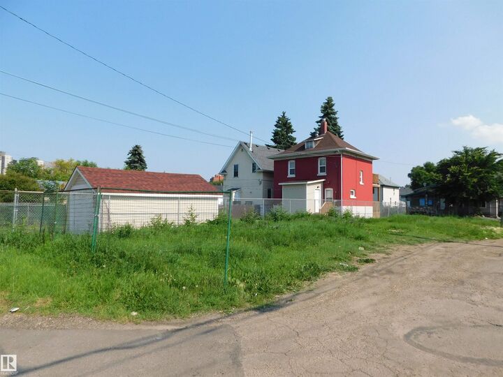 Property Photo:  9352 107A Avenue NW  AB T5H 0Z3 