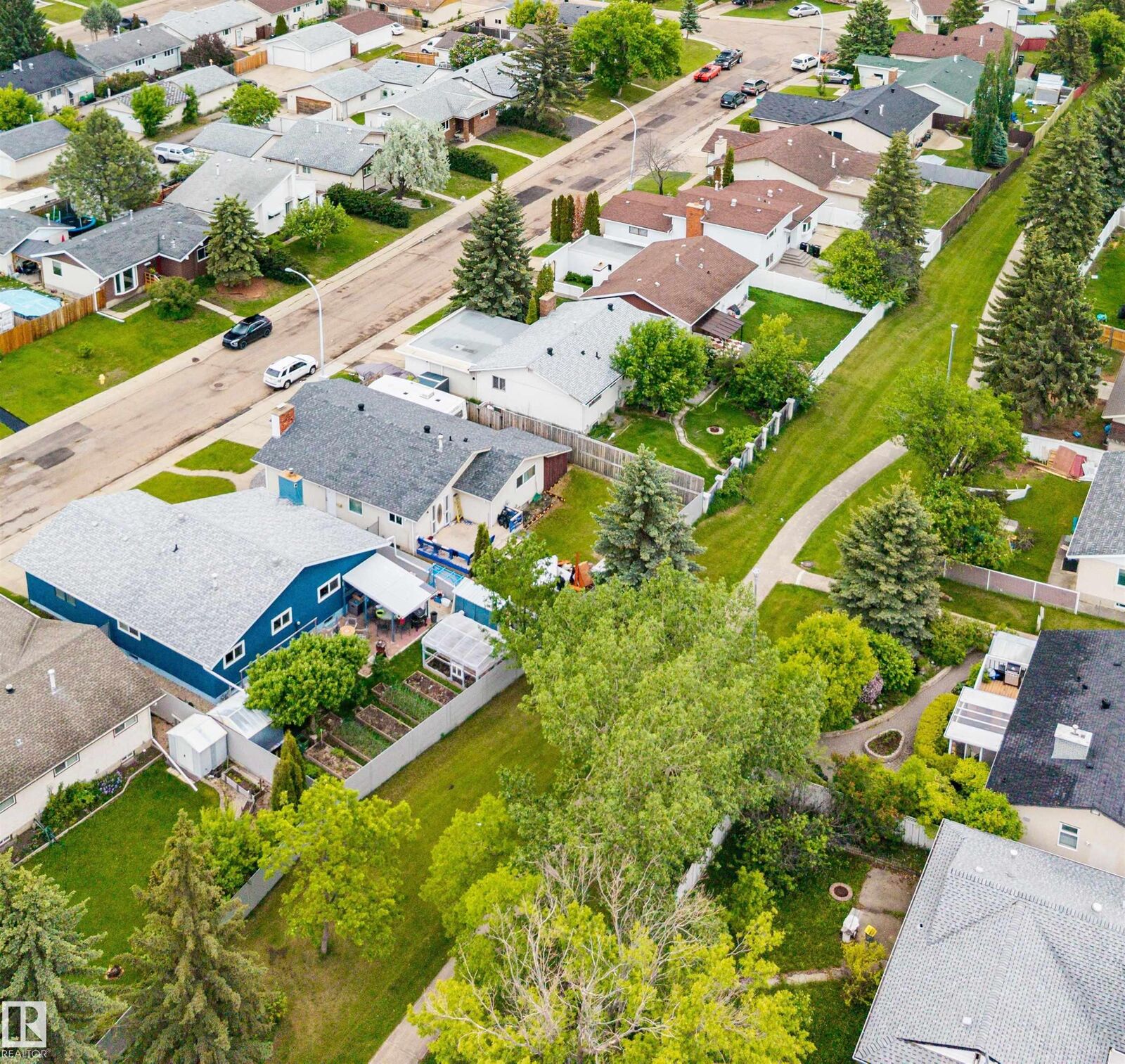 Property Photo: 11707 150 Ave NW NW AB T5X 1C1