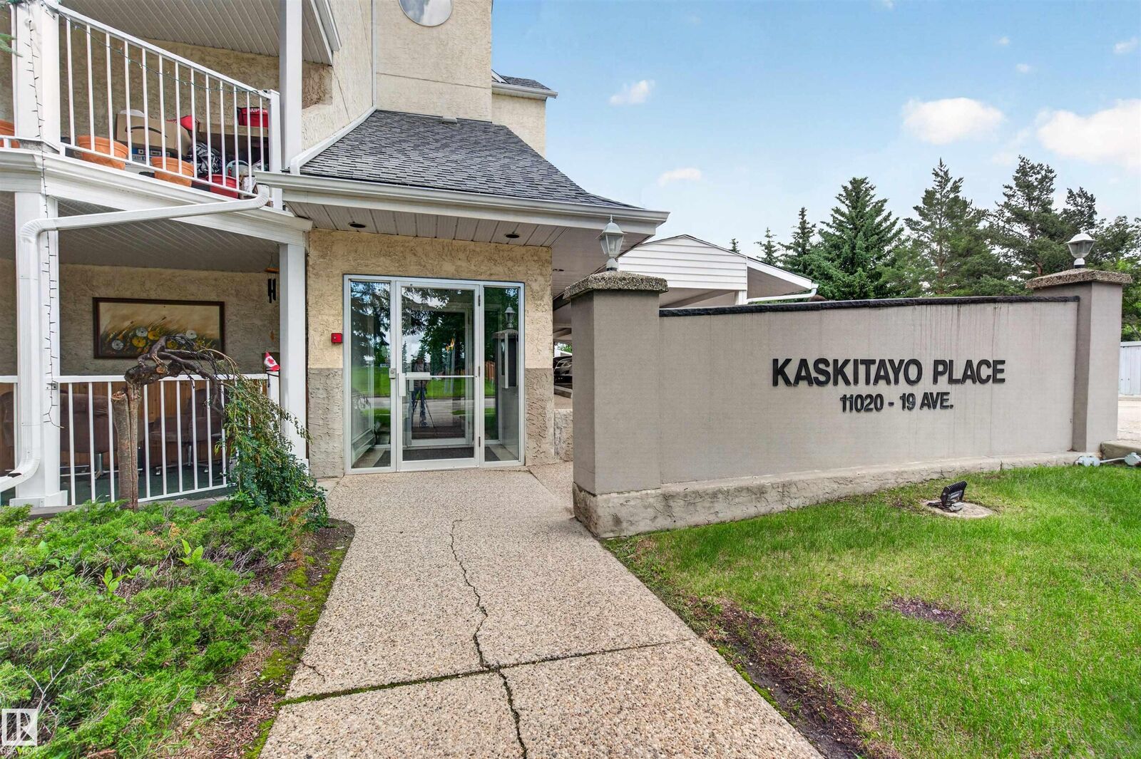Property Photo: 11020 19 Avenue NW 302 AB T6J 6P5