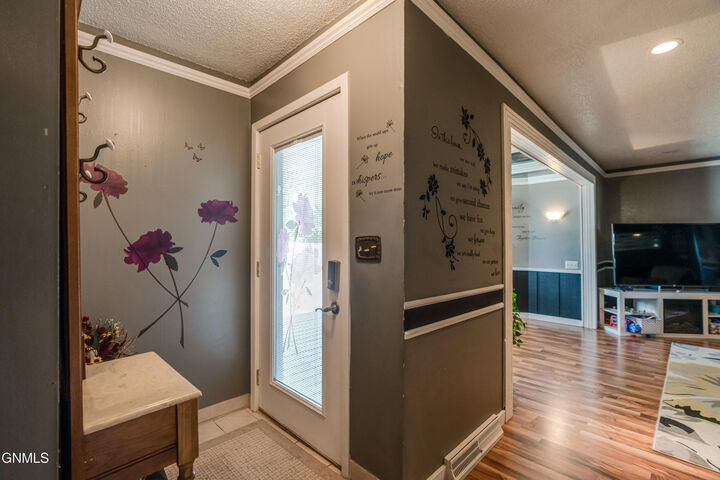 Property Photo:  1029 W Ave B W  ND 58501 