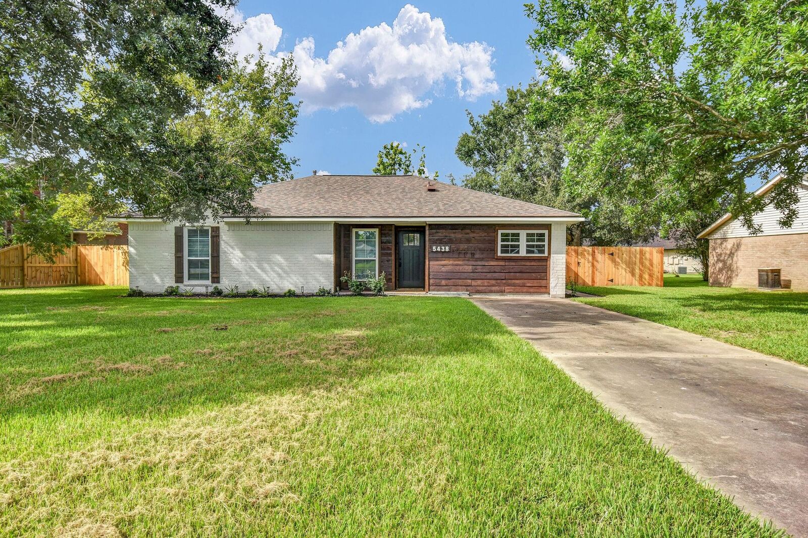 Property Photo: 5438 Novak Court TX 77534