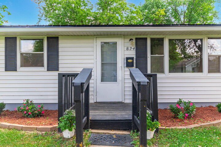 Property Photo:  824 Webster Street  MO 65265 