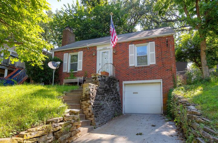 Property Photo:  1543 41st Place  IA 50311 