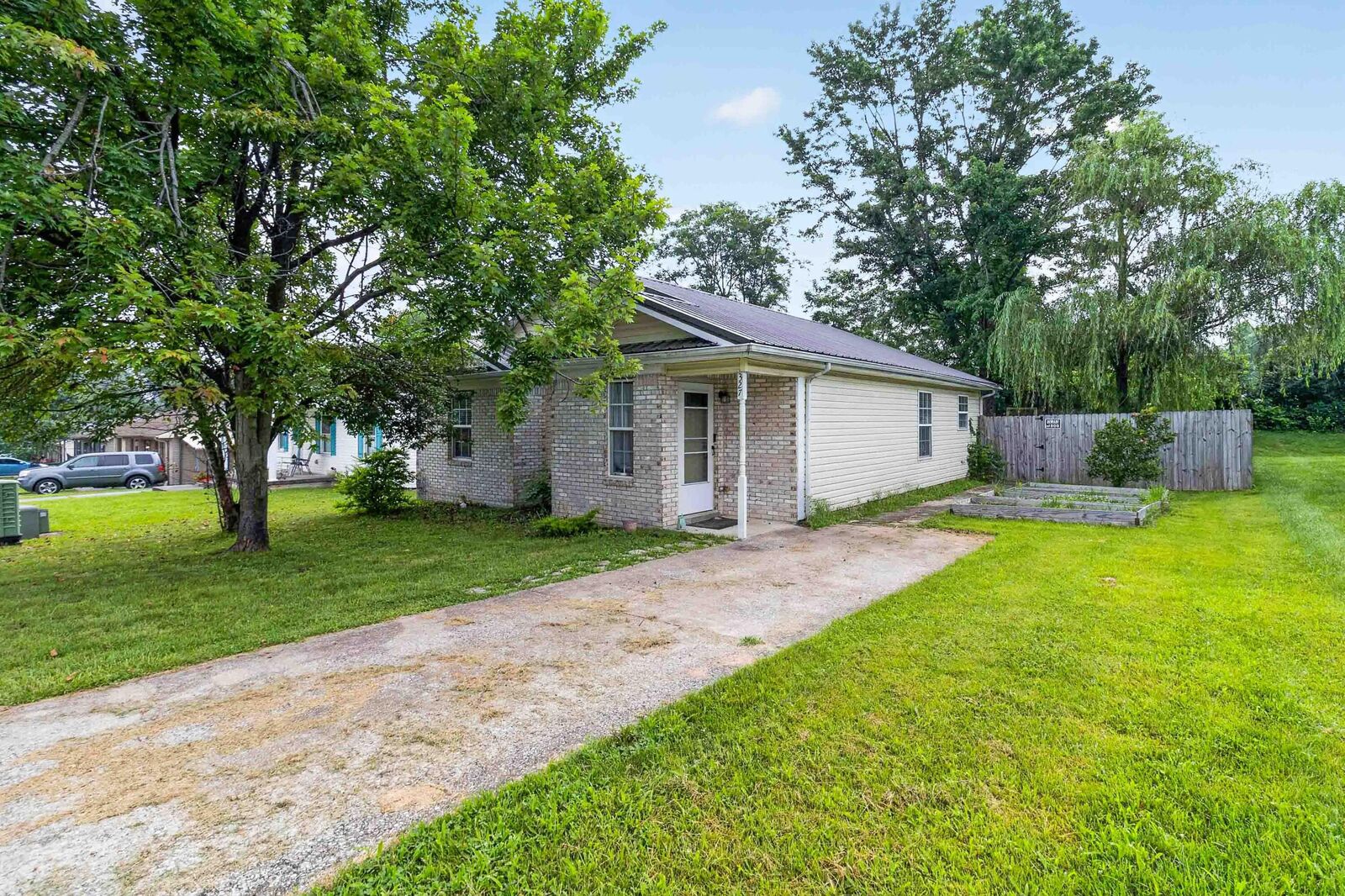 Property Photo: 327 Irvine View Street KY 40475