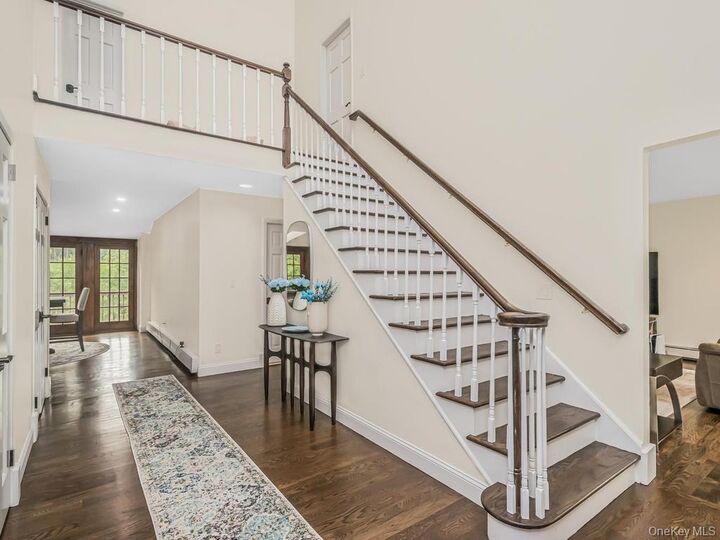Property Photo: 8 Fairgreen Court NY 10567