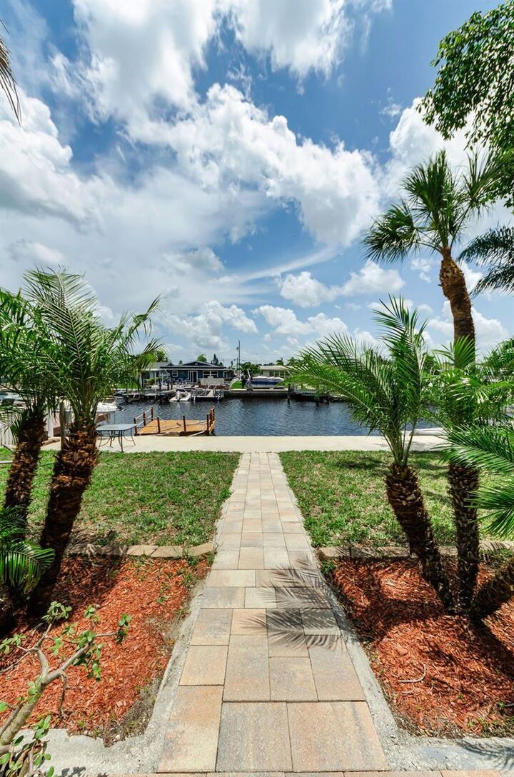 Property Photo:  4946 Blue Heron Drive  FL 34652 