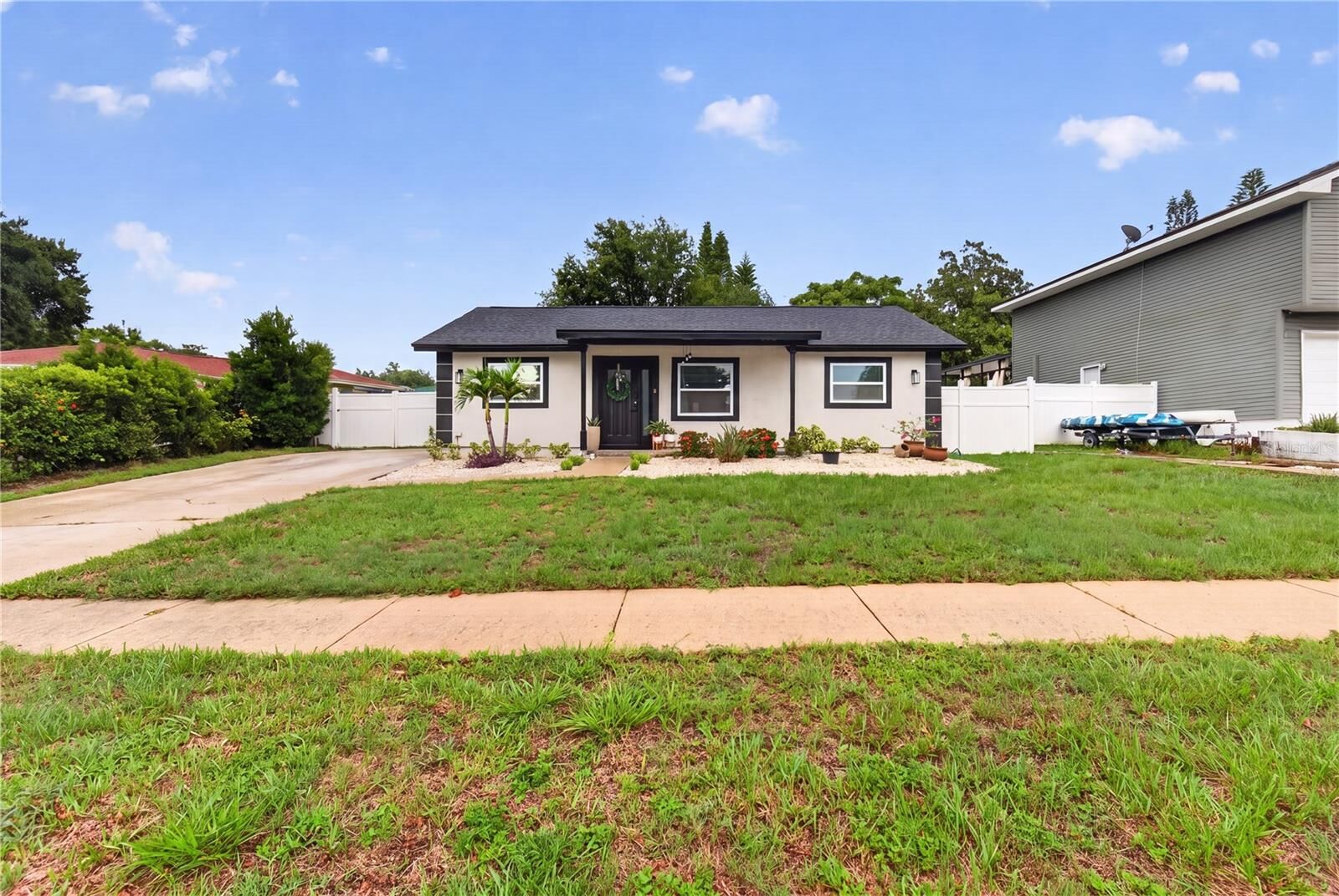 Property Photo:  1435 Burning Tree Road  FL 34689 