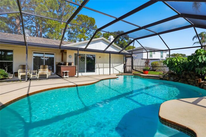 Property Photo:  6811 Twelve Oaks Boulevard  FL 33624 