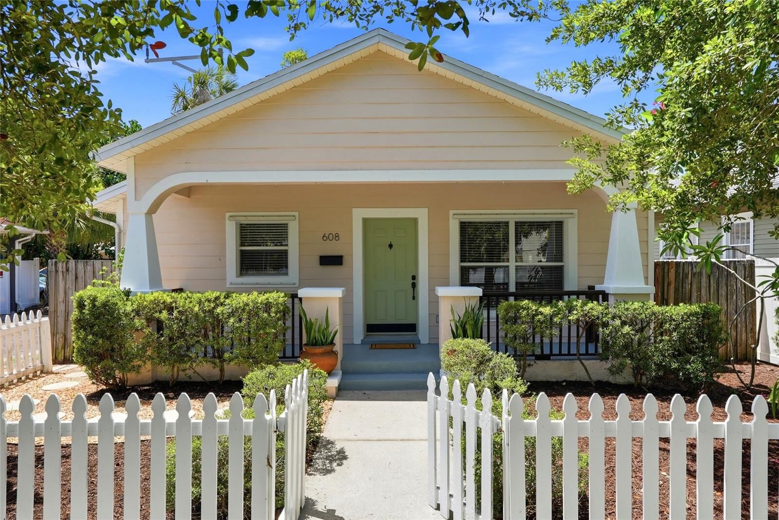 Property Photo: 608 9th Avenue N FL 33701