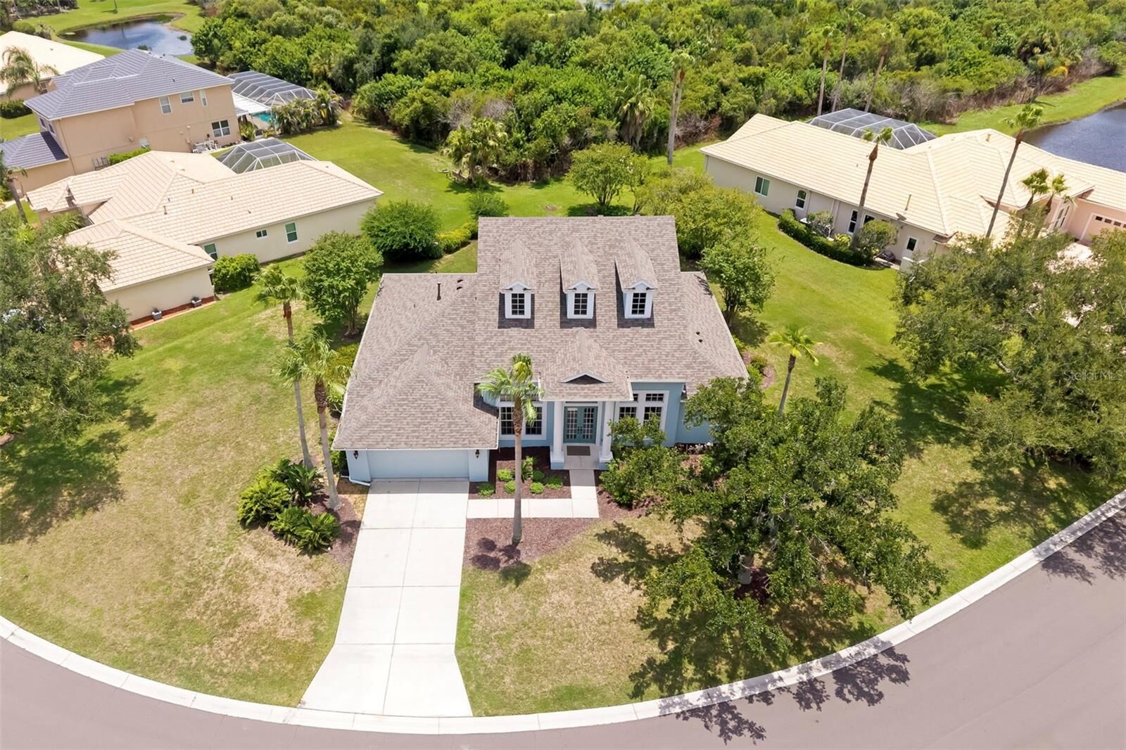 Property Photo:  1111 Brambling Court  FL 34212 