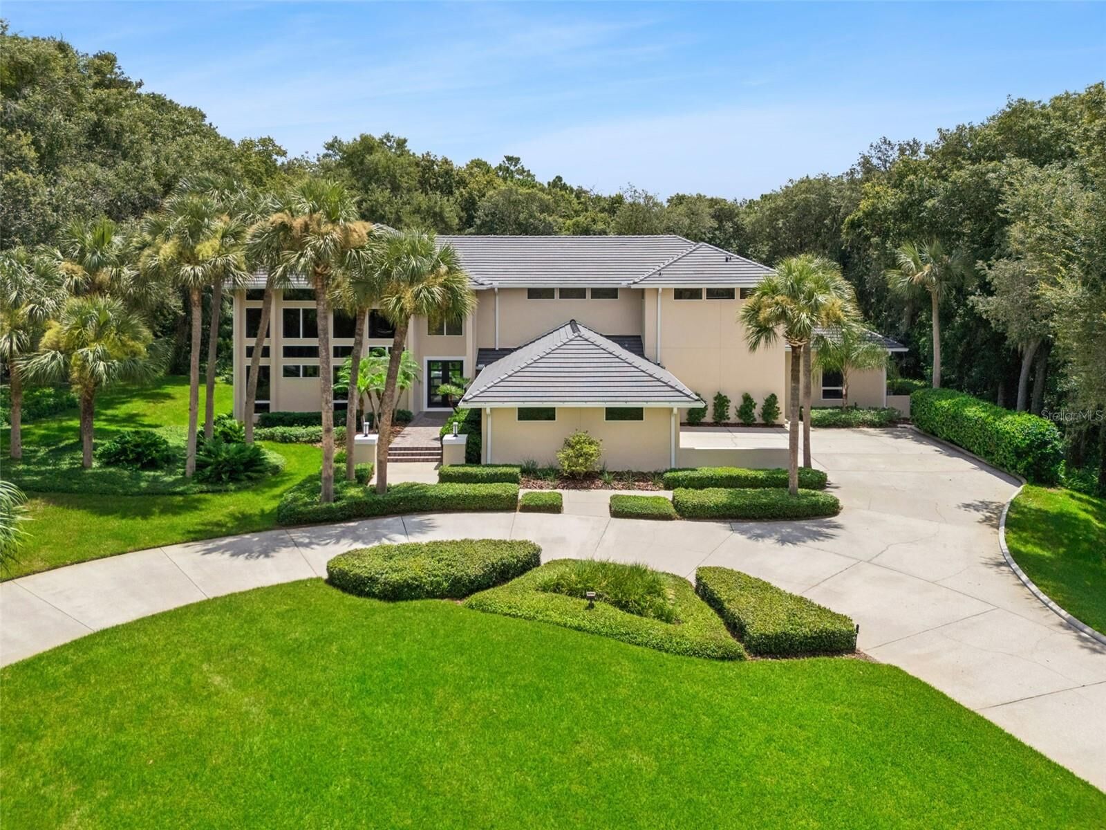 Property Photo:  632 E Club Circle  FL 32779 