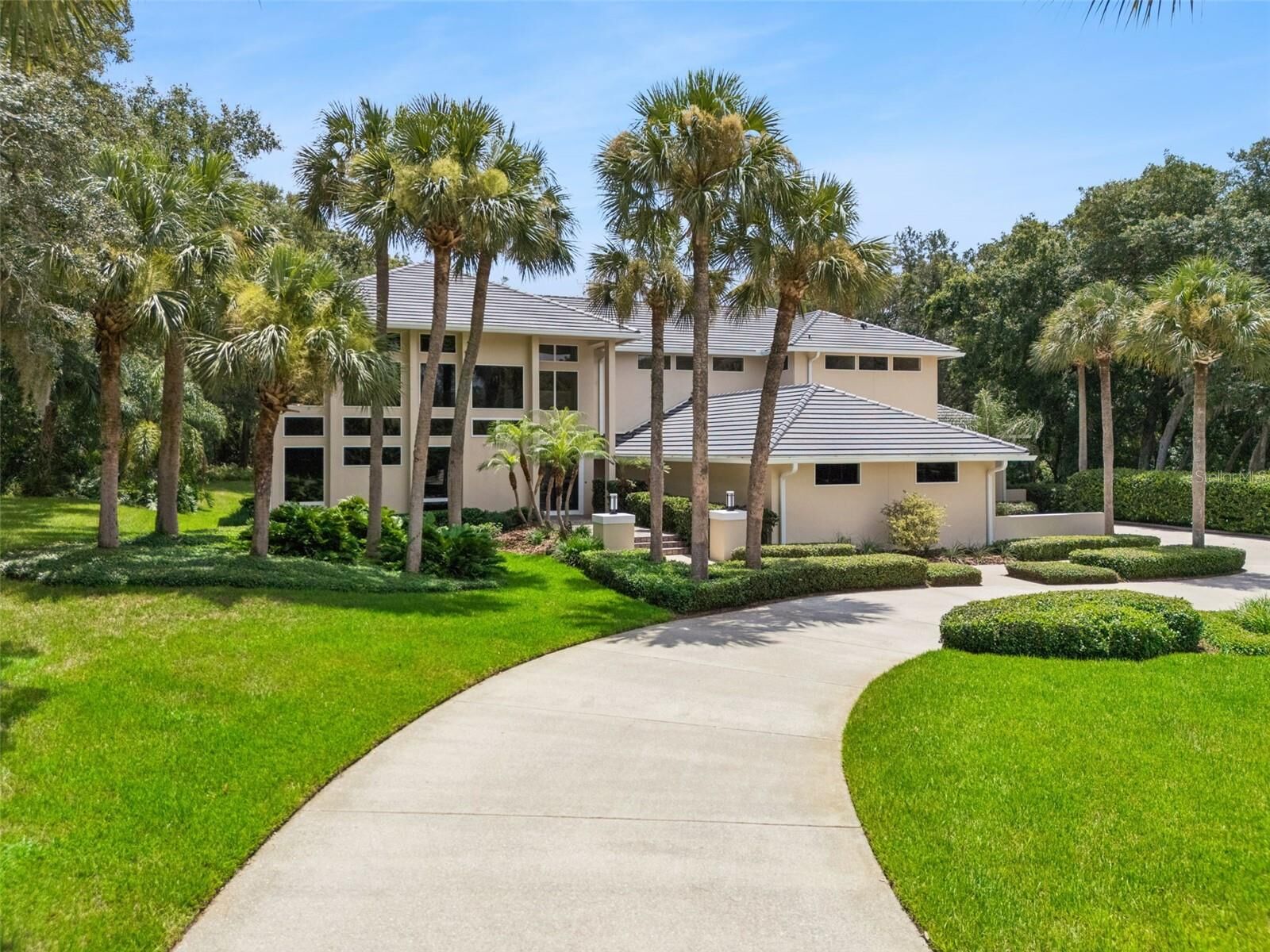 Property Photo: 632 E Club Circle FL 32779