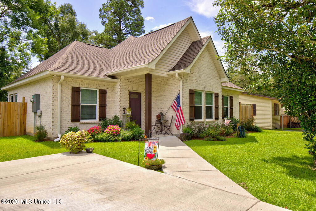Property Photo:  1420 Hilltop Avenue  MS 39466 