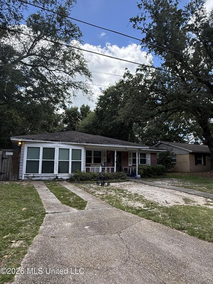 Property Photo:  495 Gay Avenue  MS 39507 