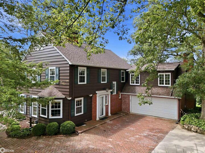 Property Photo: 1743 Country Club Lane IA 50158