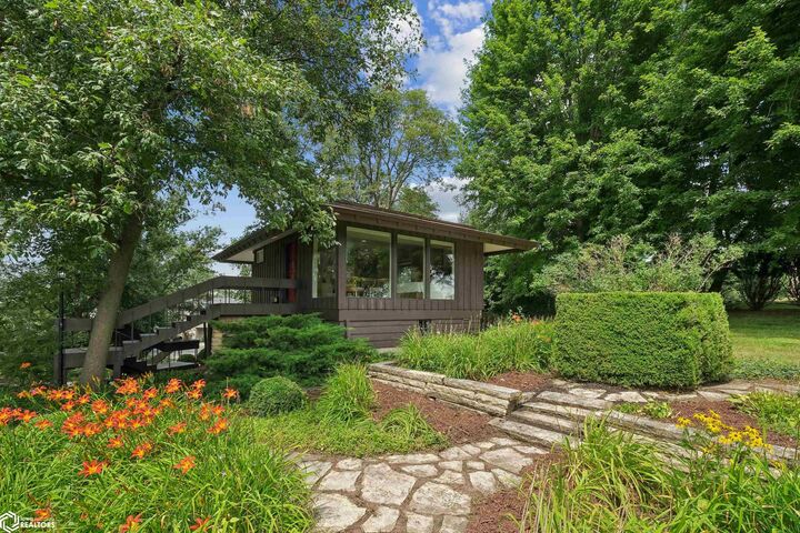 Property Photo:  1743 Country Club Lane  IA 50158 