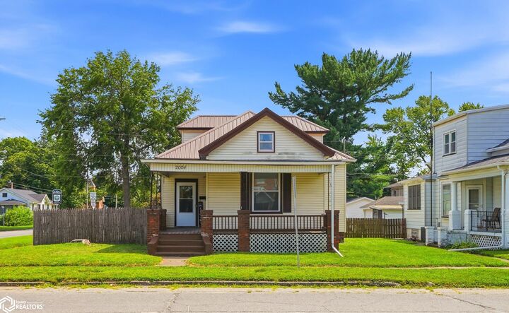 Property Photo:  2004 Avenue H  IA 52627 