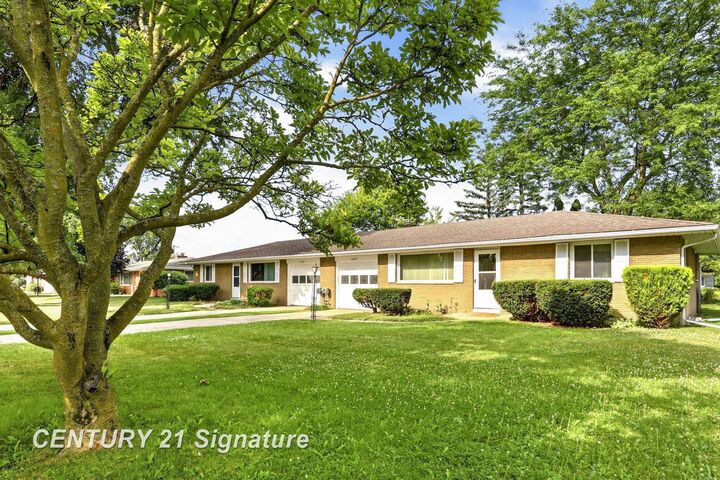 Property Photo:  2955 Whitfield Drive  MI 48603 