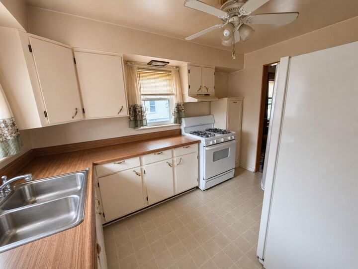 Property Photo:  5820 Utah Avenue  MI 49024 