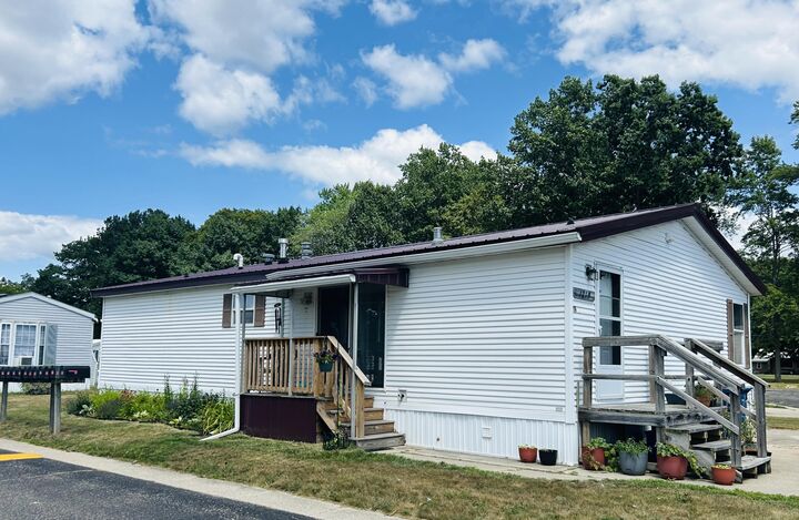 Property Photo: 1219 Royal Drive MI 49412