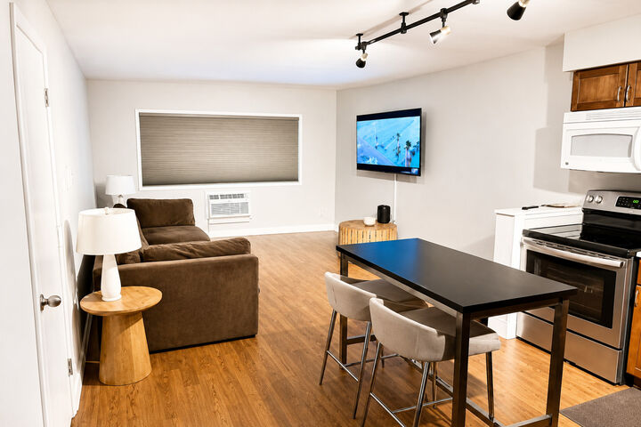 Property Photo:  109 S Elmwood Avenue 16  IL 60302 